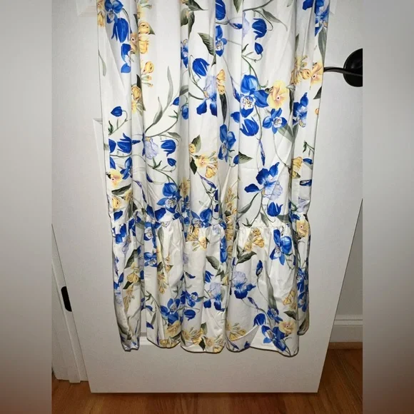 Express Floral Square Neck Puff Sleeve Tiered
Poplin Midi Dress - Picture 13 of 13